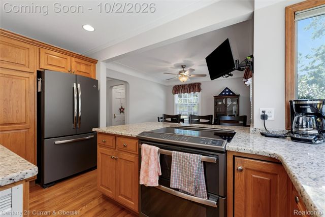 1438 Hawthorne Road, Grosse Pointe Woods, MI 48236