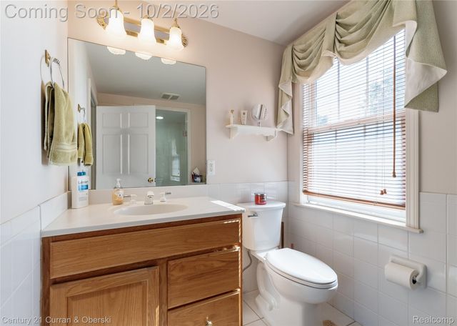 1438 Hawthorne Road, Grosse Pointe Woods, MI 48236