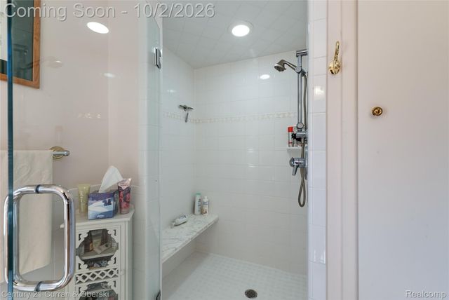 1438 Hawthorne Road, Grosse Pointe Woods, MI 48236
