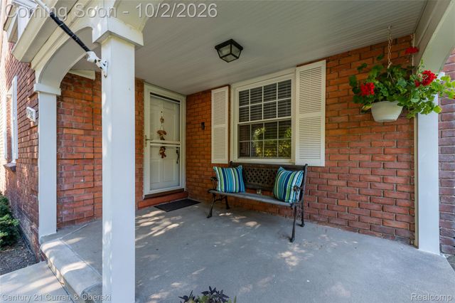 1438 Hawthorne Road, Grosse Pointe Woods, MI 48236