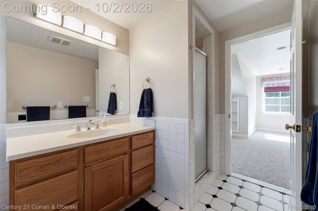 1438 Hawthorne Road, Grosse Pointe Woods, MI 48236