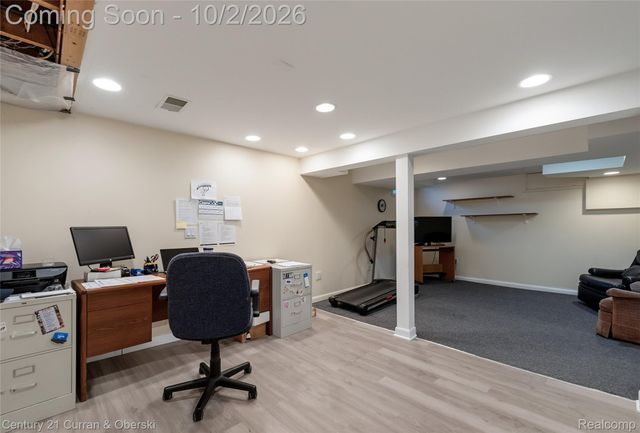 1438 Hawthorne Road, Grosse Pointe Woods, MI 48236