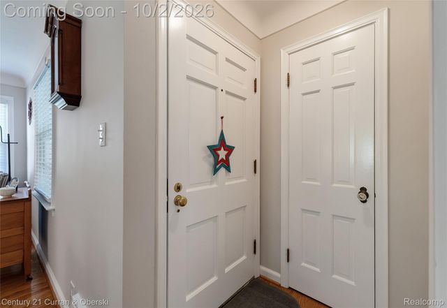 1438 Hawthorne Road, Grosse Pointe Woods, MI 48236