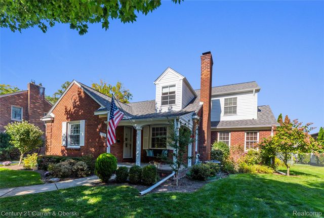 1438 Hawthorne Road, Grosse Pointe Woods, MI 48236