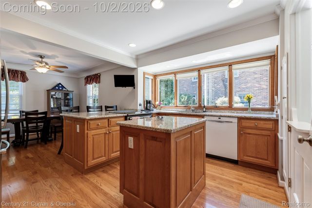 1438 Hawthorne Road, Grosse Pointe Woods, MI 48236