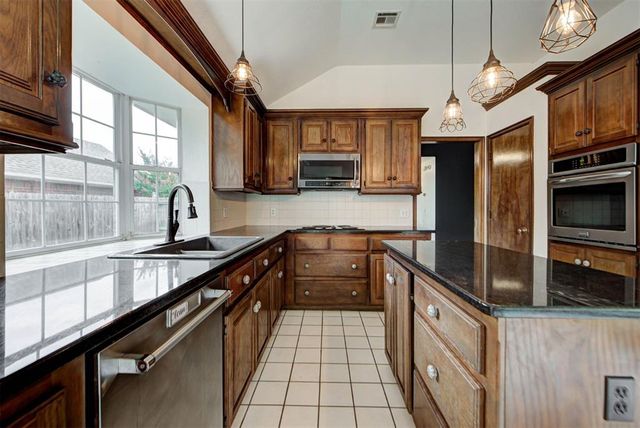 3909 Brunswick Lane, Norman, OK 73072