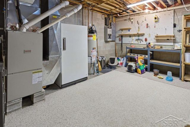 1608 S Tomei Drive, Midland, MI 48640