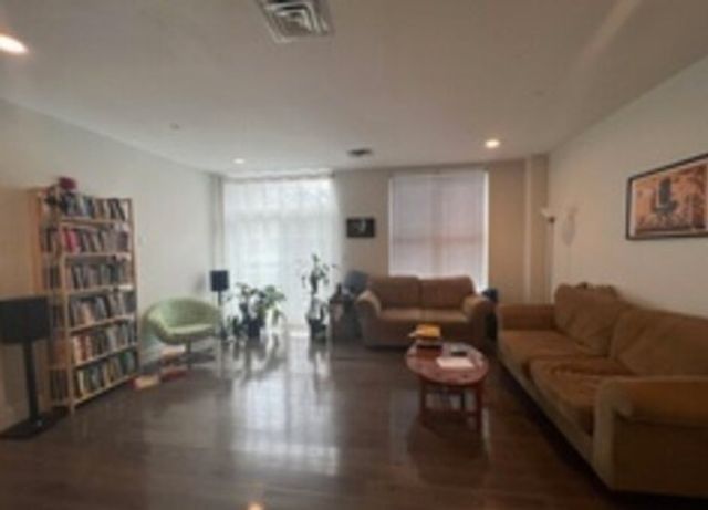 434 Mcgrath Highway 204, Somerville, MA 02143