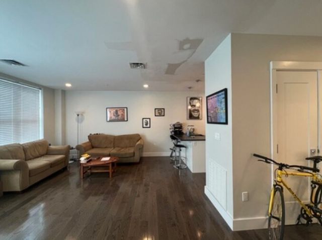 434 Mcgrath Highway 204, Somerville, MA 02143