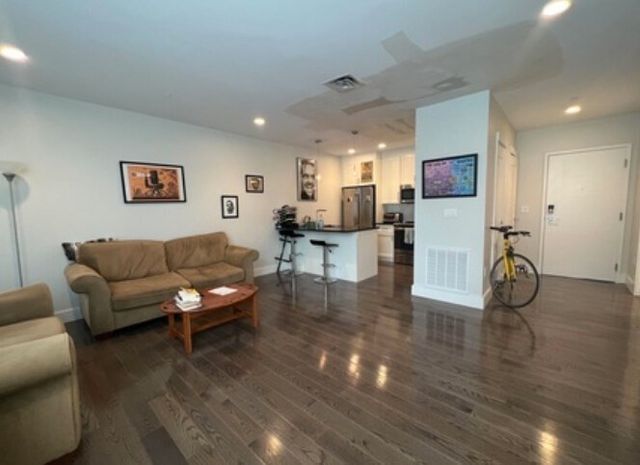 434 Mcgrath Highway 204, Somerville, MA 02143