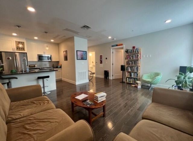 434 Mcgrath Highway 204, Somerville, MA 02143