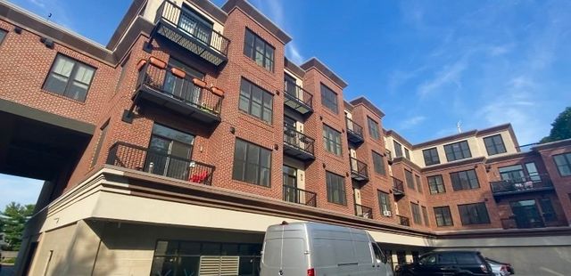 434 Mcgrath Highway 204, Somerville, MA 02143