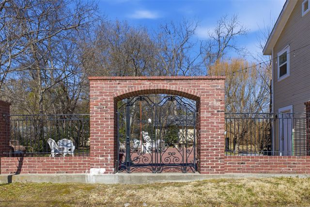 305 Davis Street N, Sulphur Springs, TX 75482