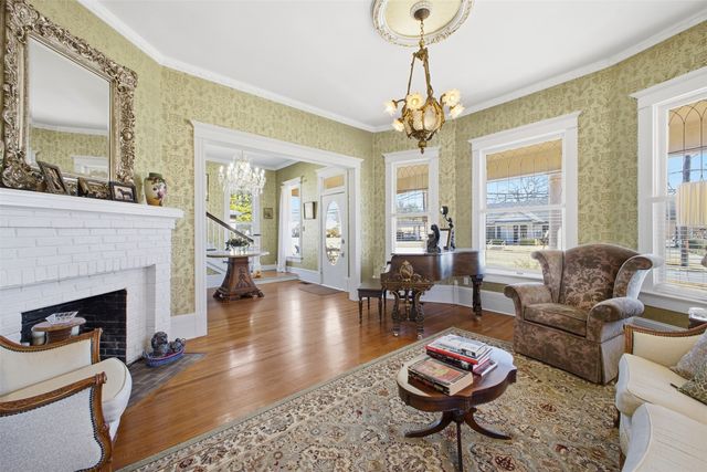 305 Davis Street N, Sulphur Springs, TX 75482