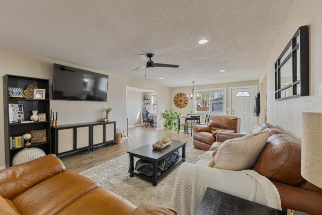 101 HURON Circle, Council Bluffs, IA 51501