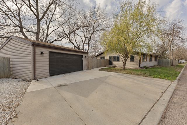 101 HURON Circle, Council Bluffs, IA 51501