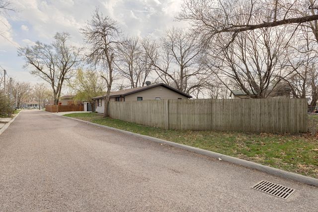 101 HURON Circle, Council Bluffs, IA 51501