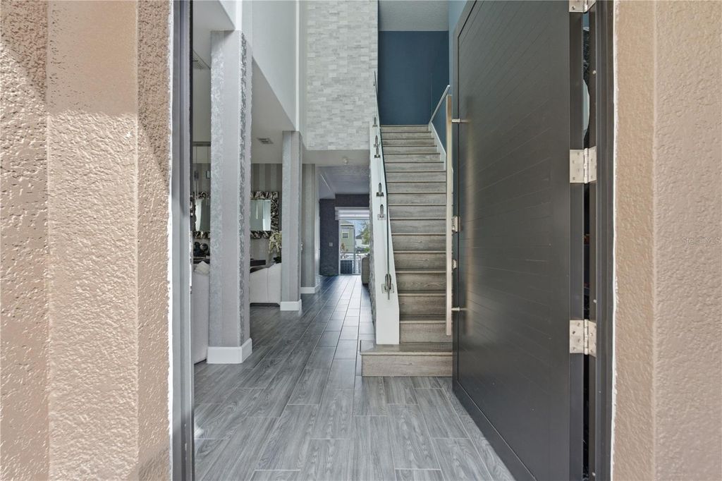 Image 11 of property listing at 13060 HATHERTON CIRCLE, Orlando, FL 32832