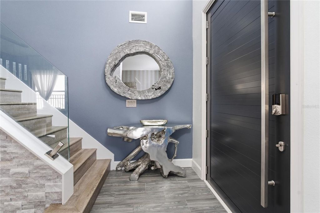 Image 12 of property listing at 13060 HATHERTON CIRCLE, Orlando, FL 32832