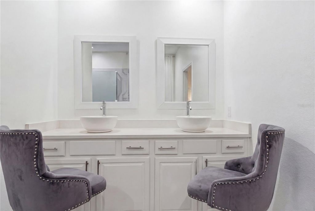 Image 21 of property listing at 13060 HATHERTON CIRCLE, Orlando, FL 32832