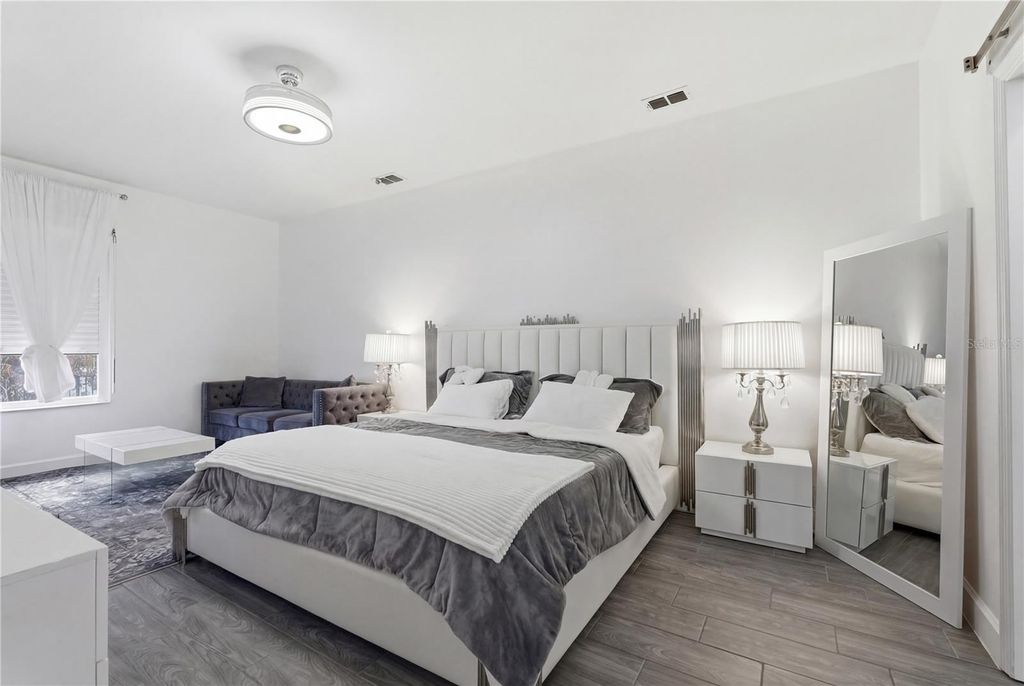 Image 22 of property listing at 13060 HATHERTON CIRCLE, Orlando, FL 32832