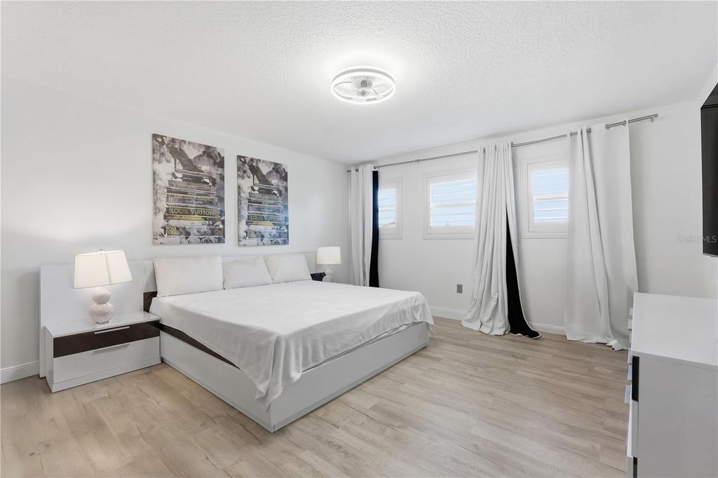 Image 26 of property listing at 13060 HATHERTON CIRCLE, Orlando, FL 32832