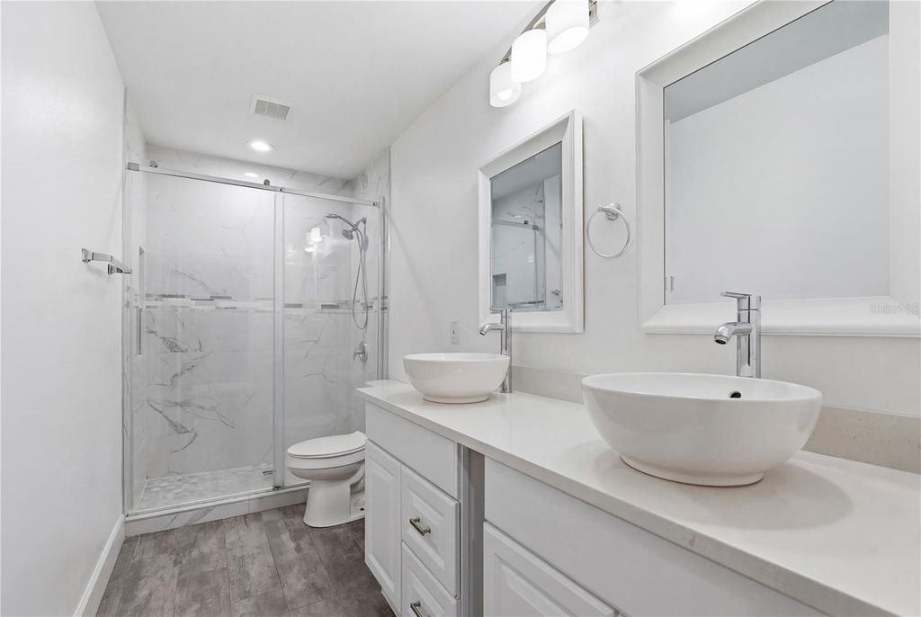 Image 28 of property listing at 13060 HATHERTON CIRCLE, Orlando, FL 32832