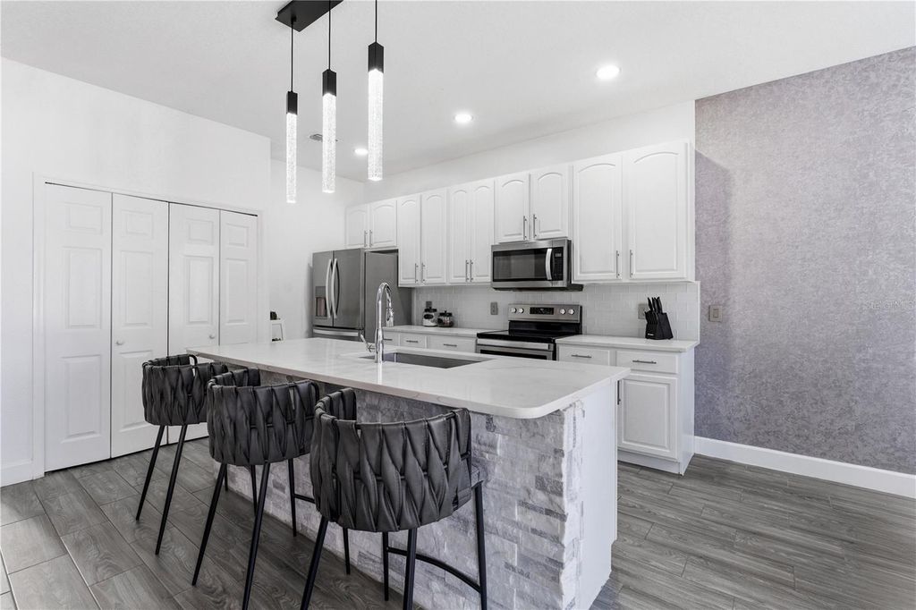 Image 31 of property listing at 13060 HATHERTON CIRCLE, Orlando, FL 32832