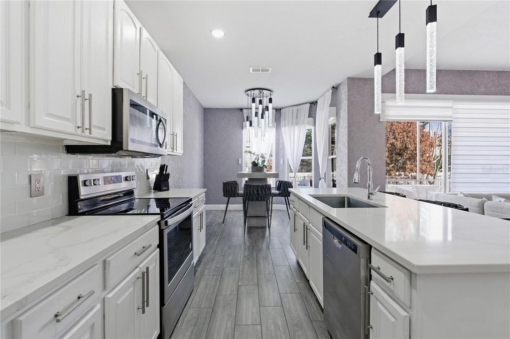 Image 32 of property listing at 13060 HATHERTON CIRCLE, Orlando, FL 32832