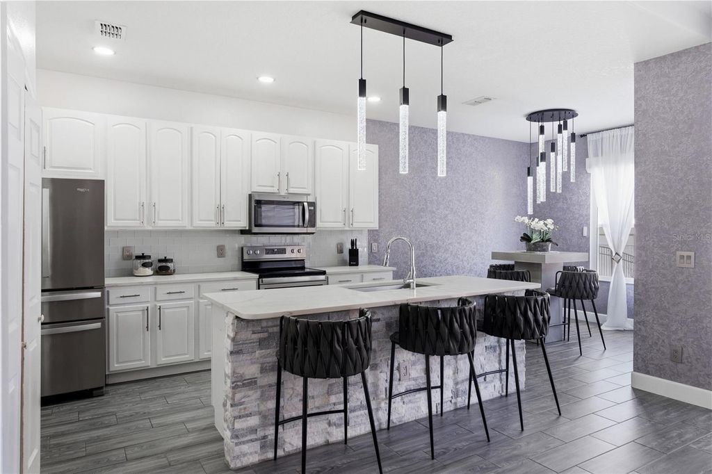 Image 35 of property listing at 13060 HATHERTON CIRCLE, Orlando, FL 32832