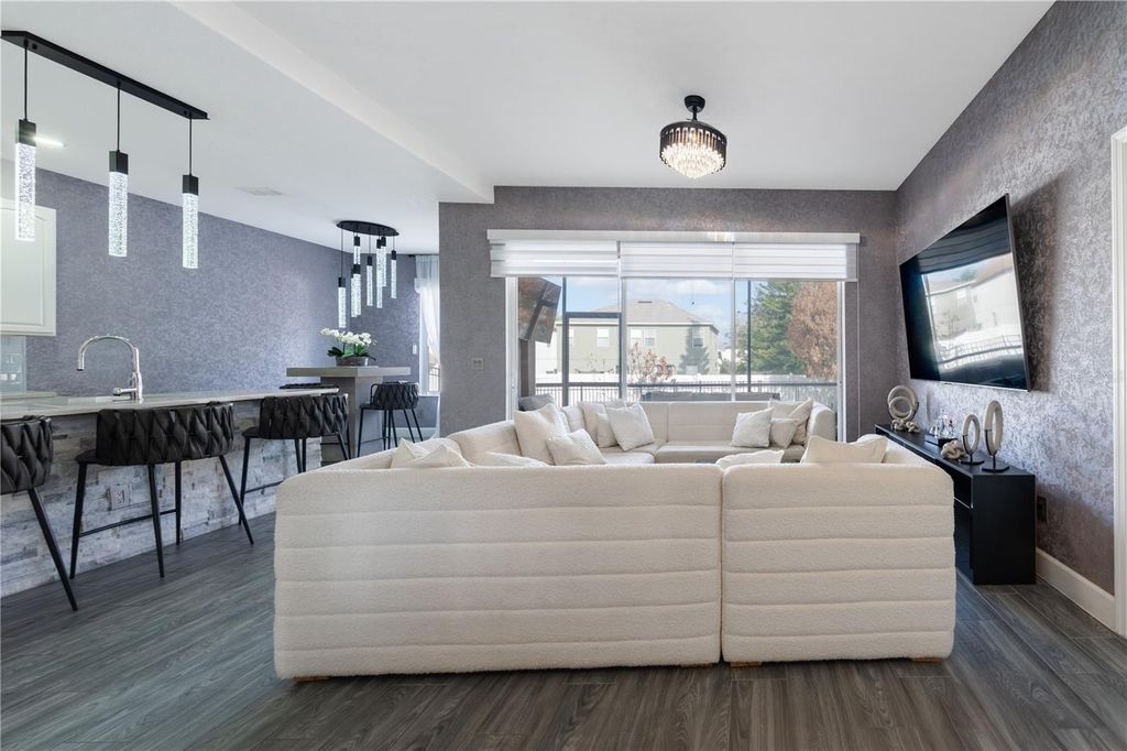 Image 38 of property listing at 13060 HATHERTON CIRCLE, Orlando, FL 32832