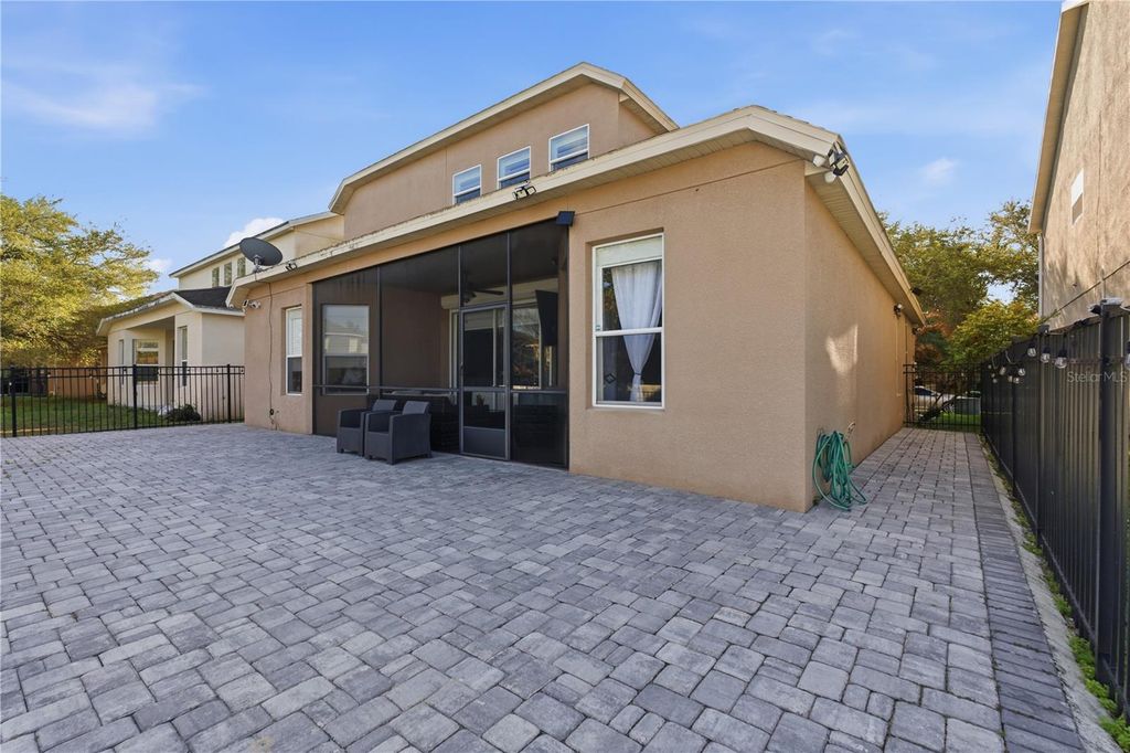 Image 45 of property listing at 13060 HATHERTON CIRCLE, Orlando, FL 32832