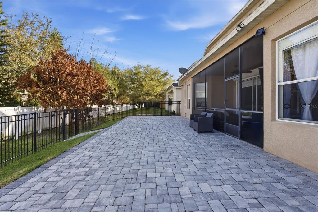 Image 47 of property listing at 13060 HATHERTON CIRCLE, Orlando, FL 32832