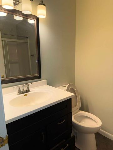 302 Creekside Drive, Vernon Hills, IL 60061