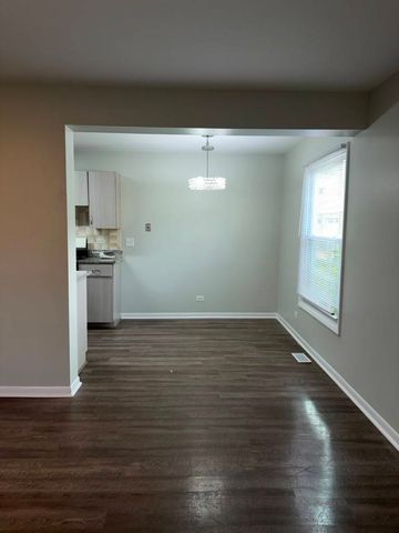 302 Creekside Drive, Vernon Hills, IL 60061