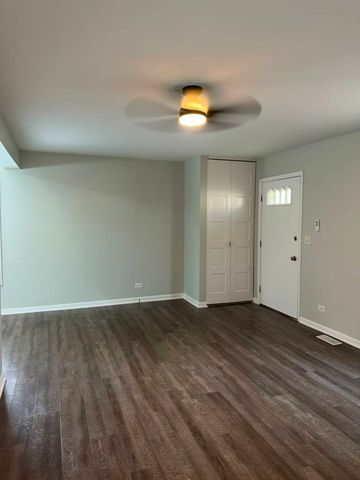 302 Creekside Drive, Vernon Hills, IL 60061