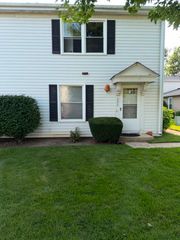 302 Creekside Drive, Vernon Hills, IL 60061