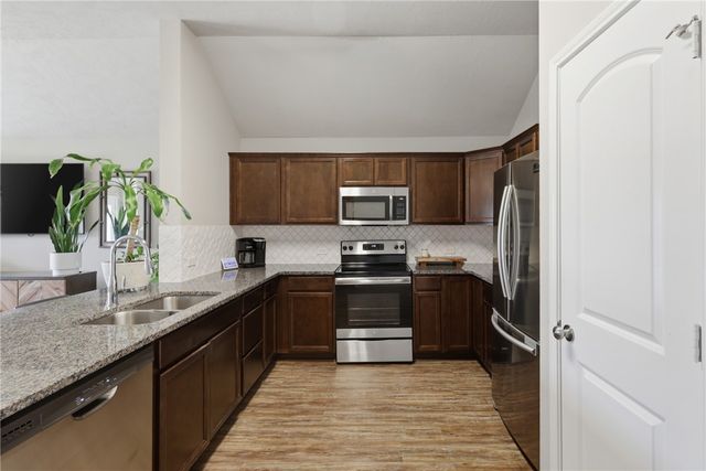 2725 Porters Way, Bryan, TX 77803
