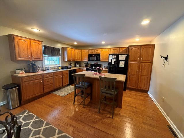 250 Kennedy Ave, East Vandergrift, PA 15642