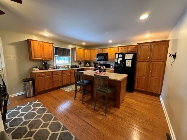 250 Kennedy Ave, East Vandergrift, PA 15642