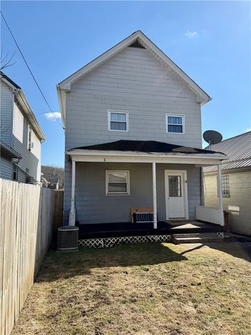 250 Kennedy Ave, East Vandergrift, PA 15642