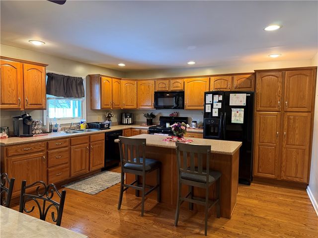 250 Kennedy Ave, East Vandergrift, PA 15642