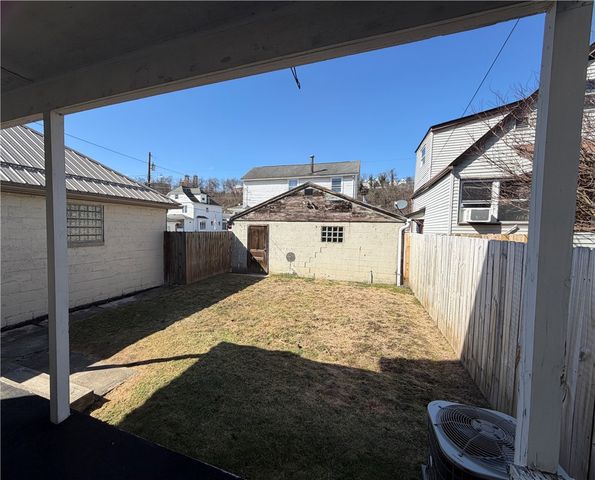 250 Kennedy Ave, East Vandergrift, PA 15642