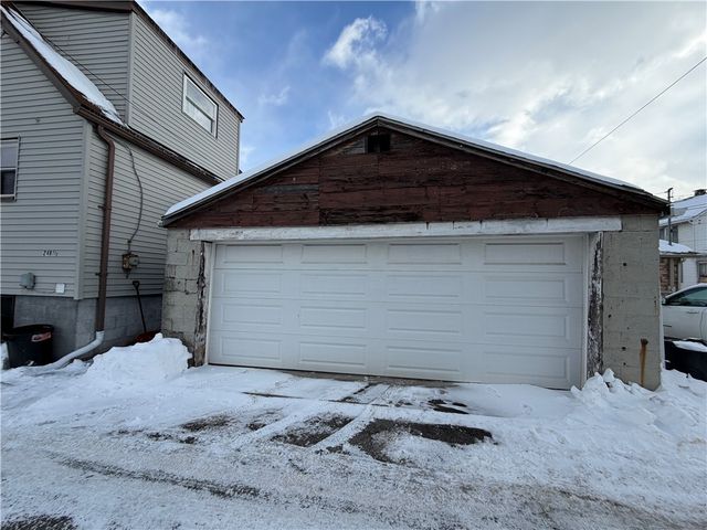 250 Kennedy Ave, East Vandergrift, PA 15642