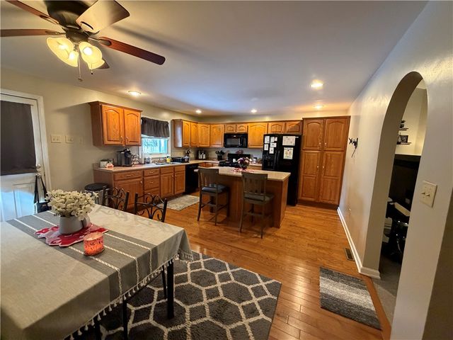 250 Kennedy Ave, East Vandergrift, PA 15642