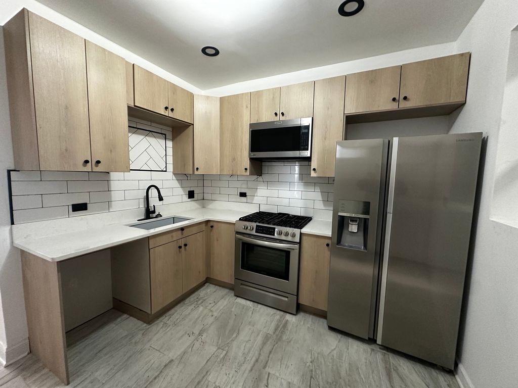 1911 S Ridgeway Avenue 2F, Chicago, IL 60623