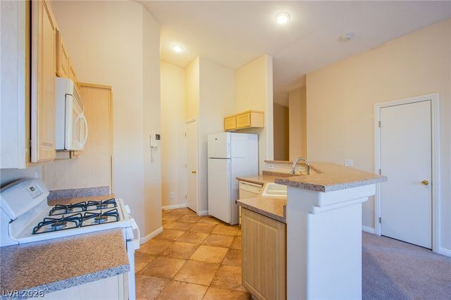 6717 Lookout Lodge Lane 1, North Las Vegas, NV 89084