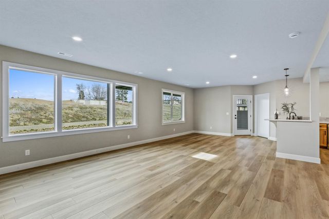 3915 S Glendora Dr, Spokane, WA 99223