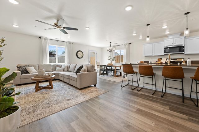 7111 W Wren Avenue, Visalia, CA 93291