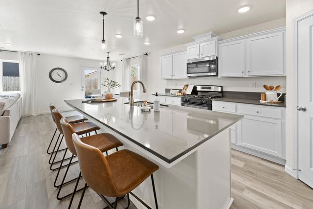 7111 W Wren Avenue, Visalia, CA 93291